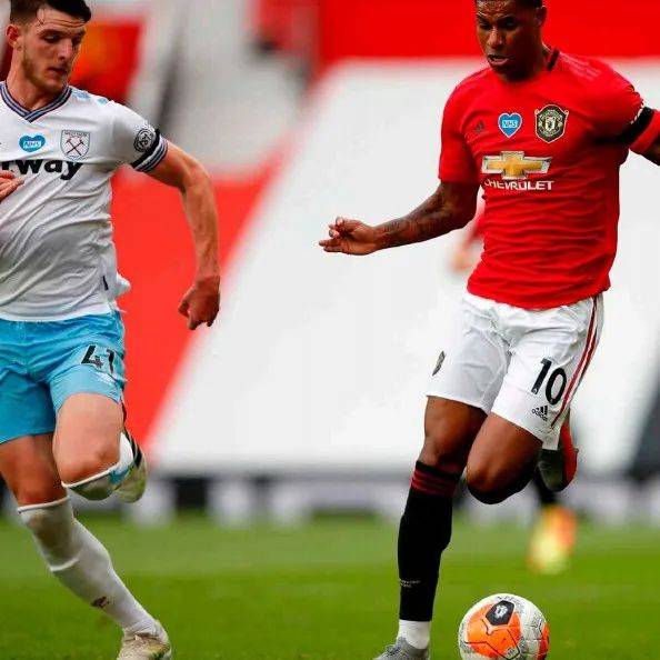 蓝军边锋拒绝拜仁高薪，忠诚留守家乡球队坚守初心